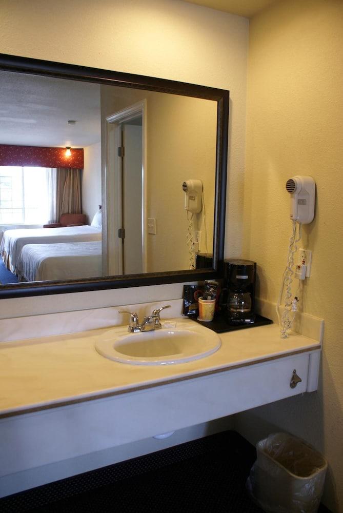 Express Maingate Hotel