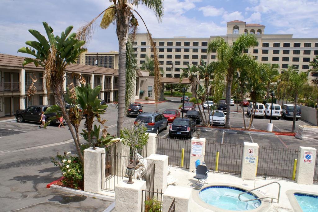 Hotel Express Maingate