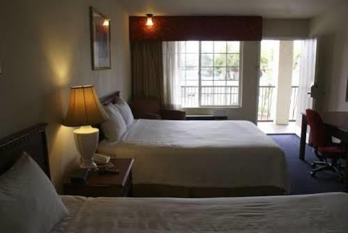 Hotel Queens Anaheim